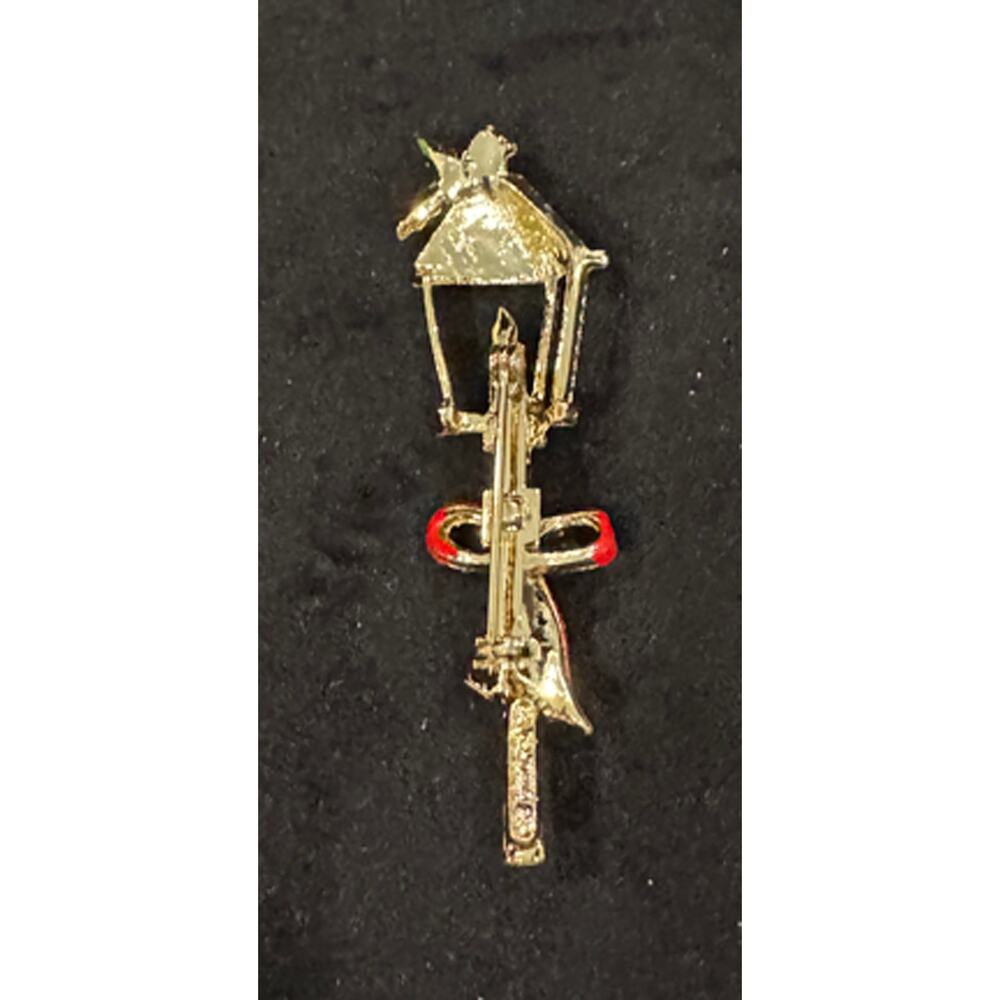 Vintage Christmas Lamp Post Brooch Pin – Holiday Lantern Gold Tone CP130 - Picture 3 of 3